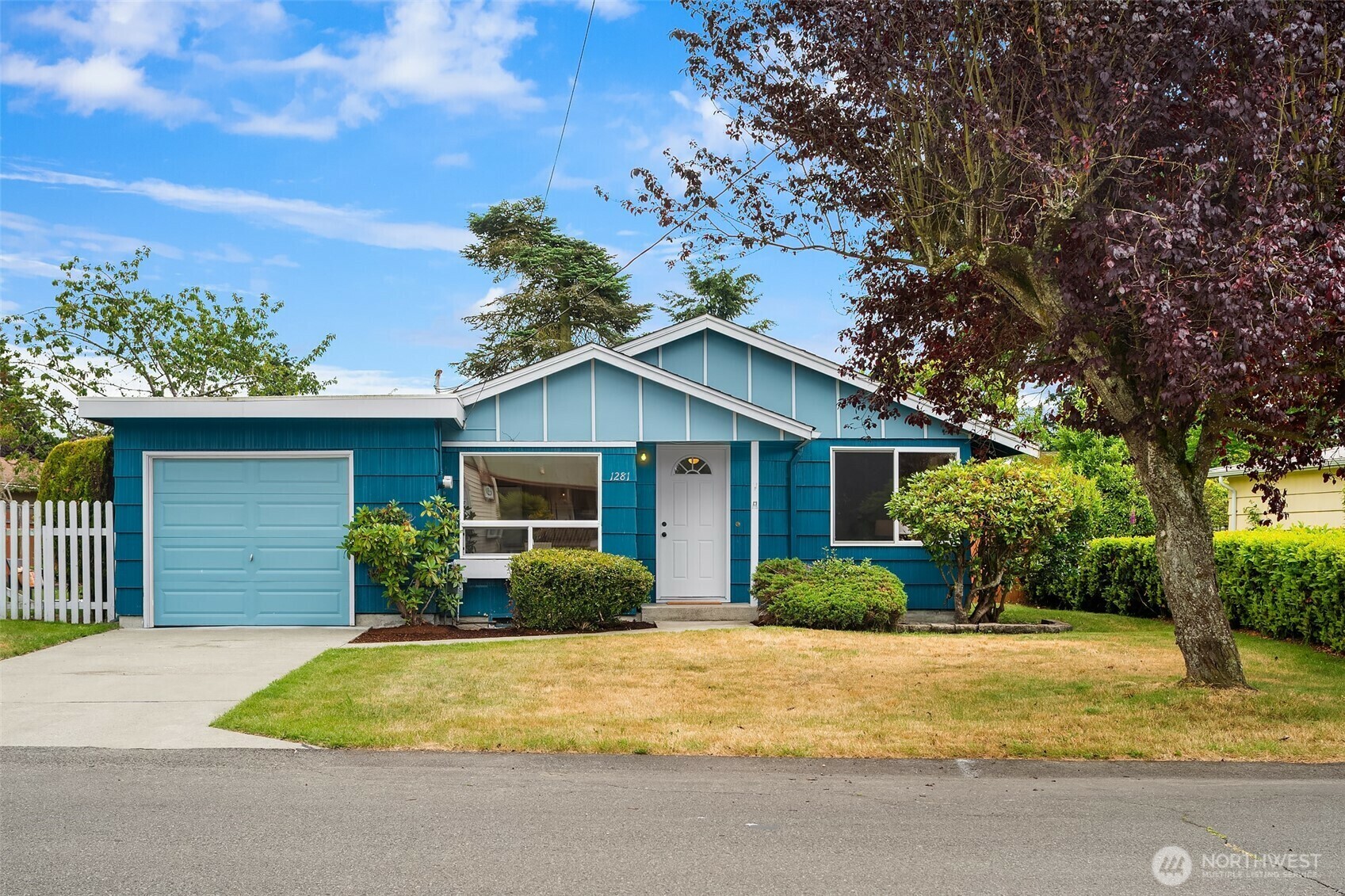 Property Photo: 1281 S 315th WA 98003