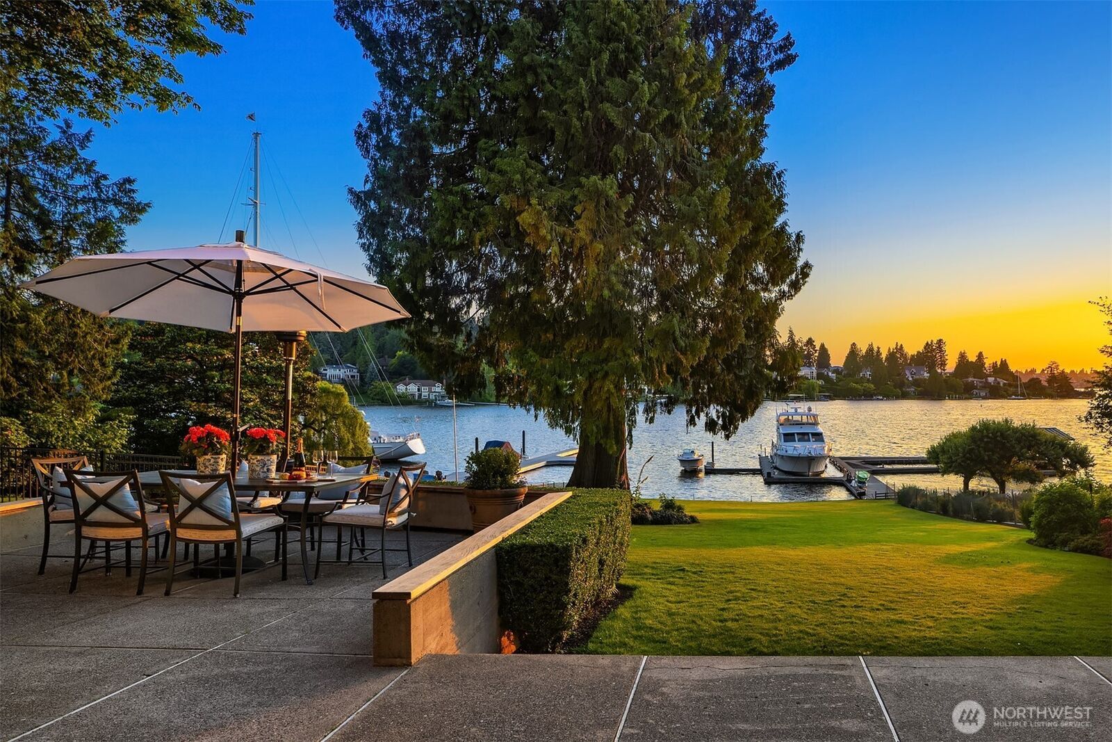 Property Photo:  3611  Hunts Point Road  WA 98004