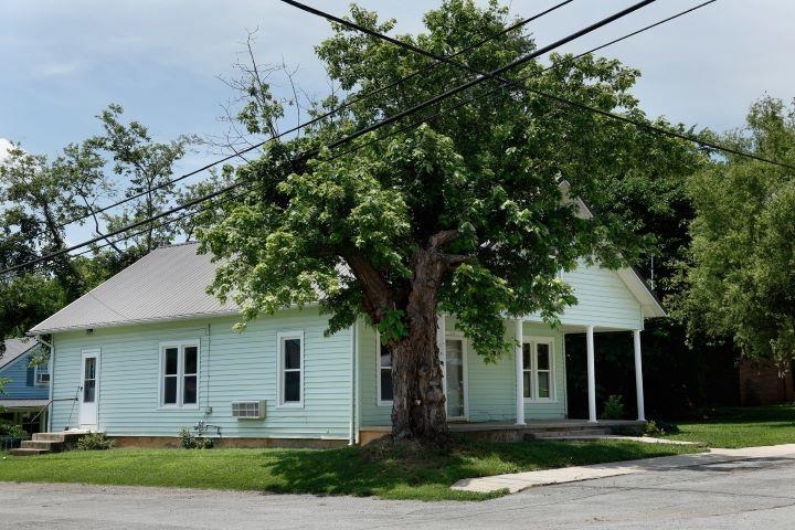 Property Photo: 101 Mammoth Cave Street KY 42160