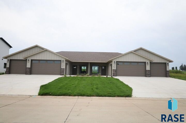 Property Photo: 505 Mill Pond Rd 2 IA 51246