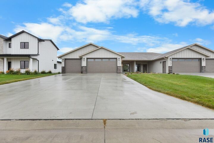 Property Photo: 505 Mill Pond Rd 2 IA 51246
