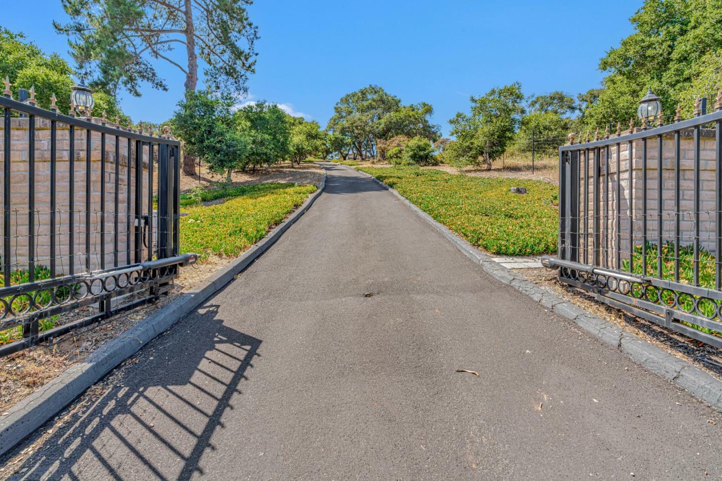 Property Photo: 19225 Reavis Way CA 93907