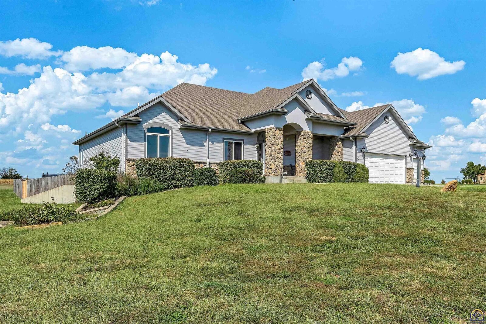Property Photo: 8618 SW 51st St KS 66610
