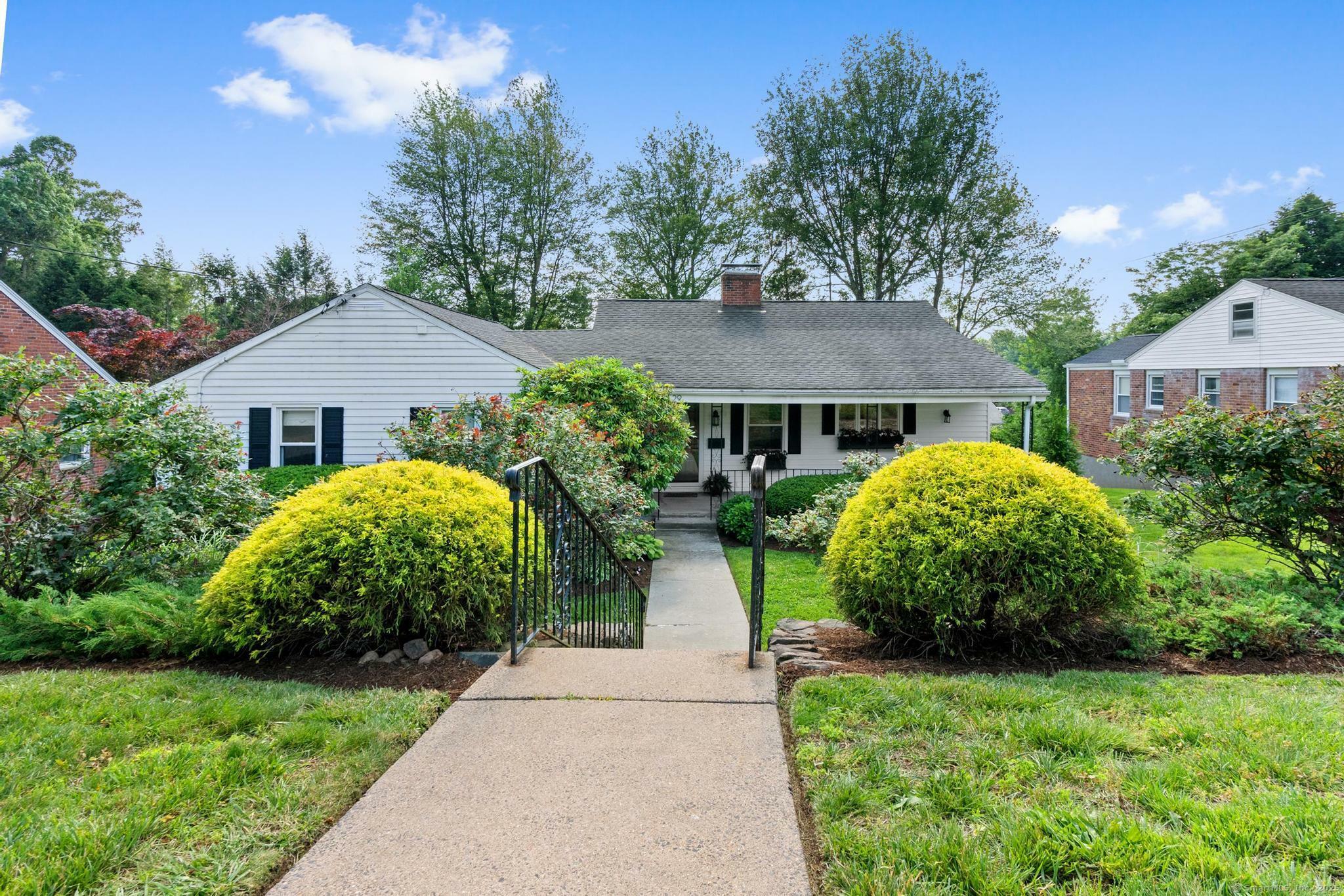 Property Photo:  29 Fairwood Farms Drive  CT 06107 