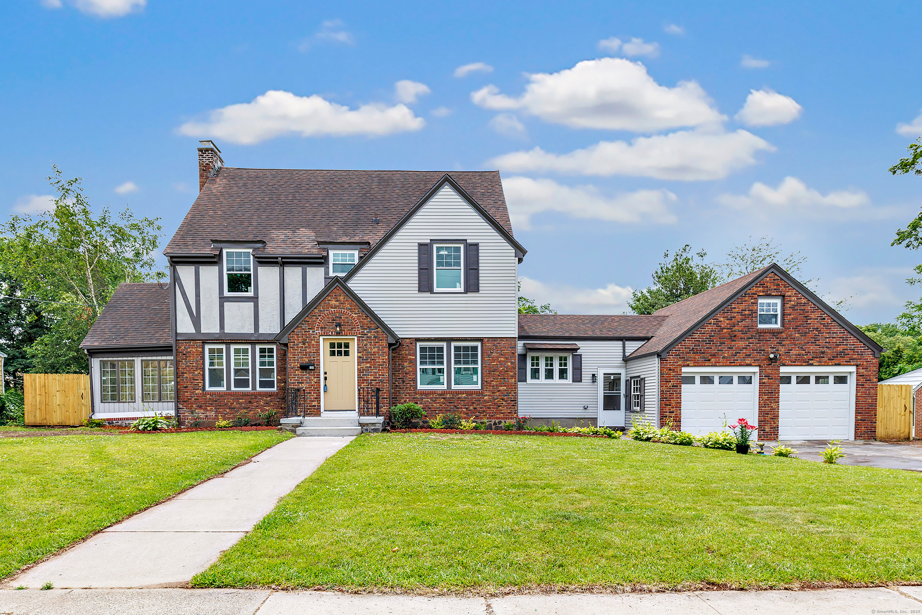 Property Photo:  108 Adams Street  CT 06052 
