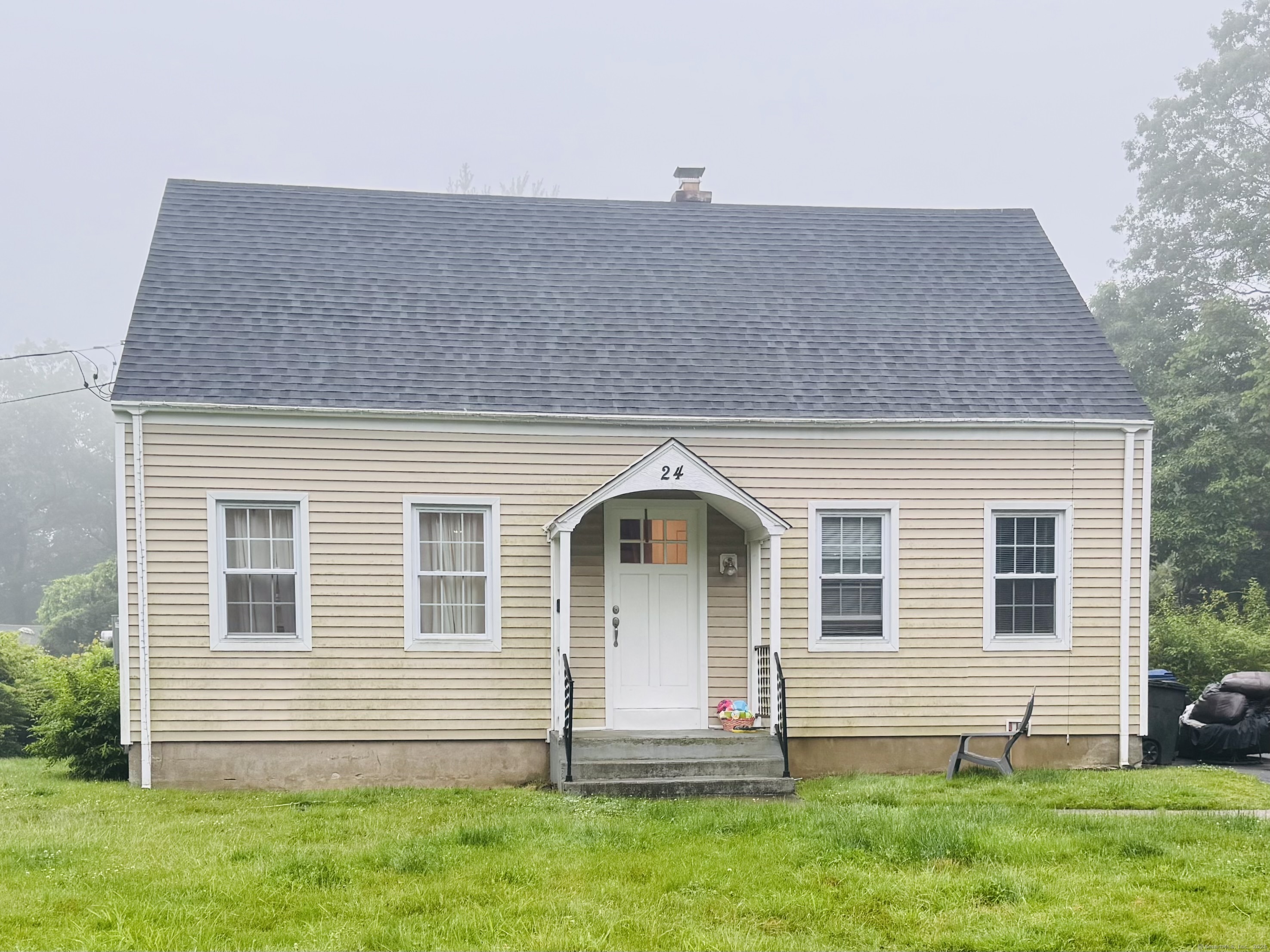 24 North Forest Circle  West Haven CT 06516 photo