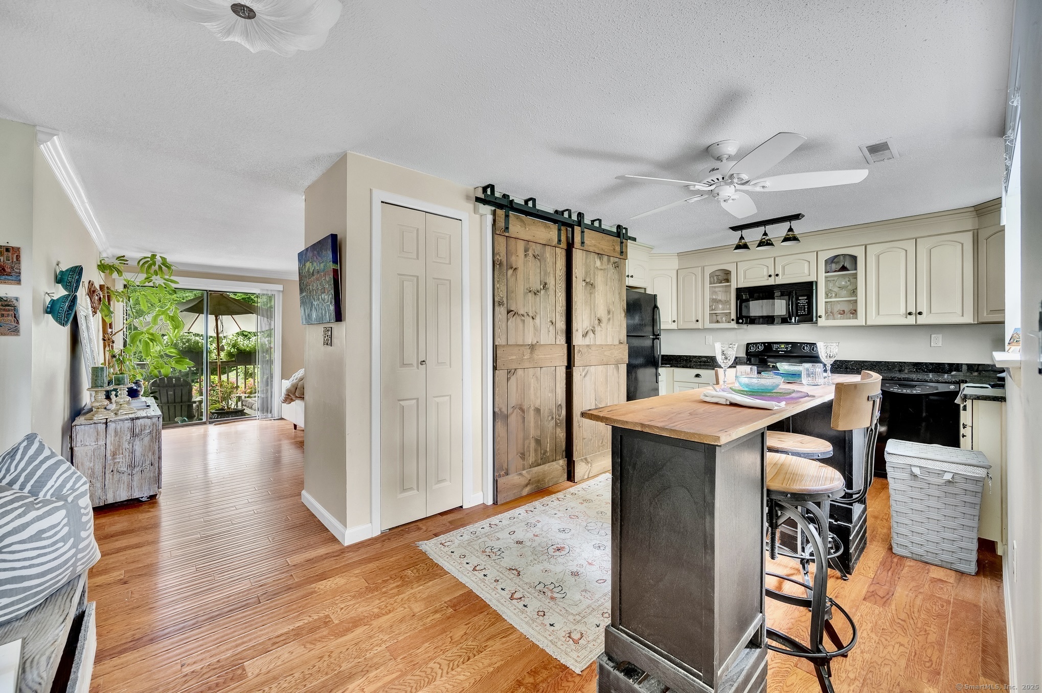 Property Photo: 74 Hollister Way South 74 CT 06033