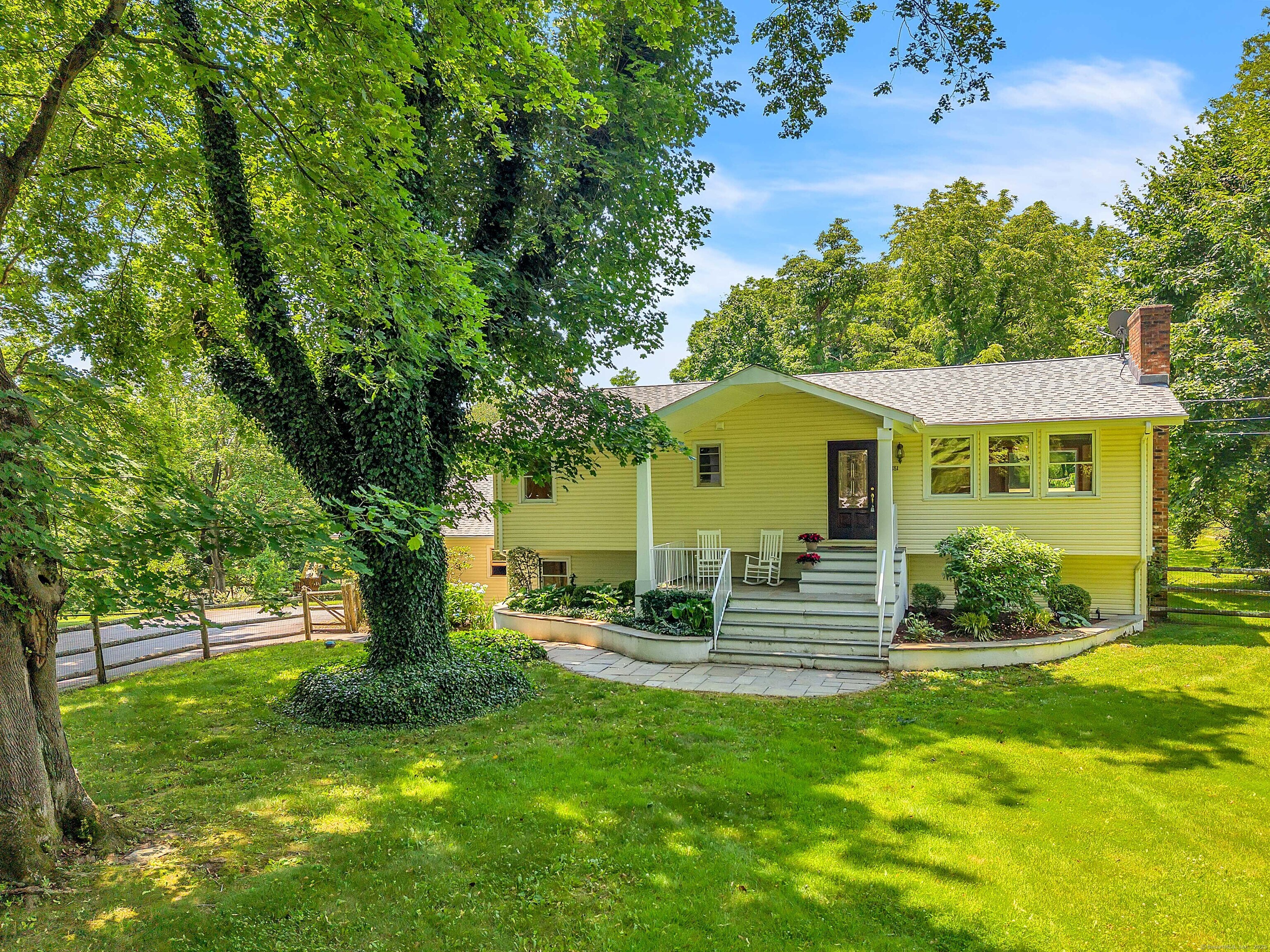 Property Photo:  381 Horse Pond Road  CT 06443 