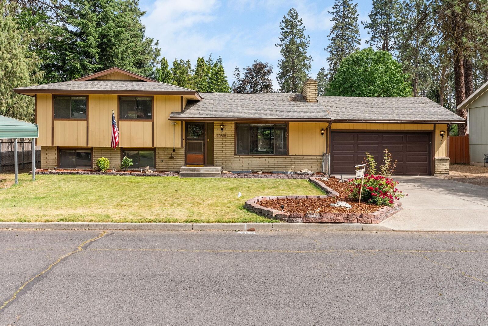 Property Photo: 10818 N Humboldt Dr WA 99218
