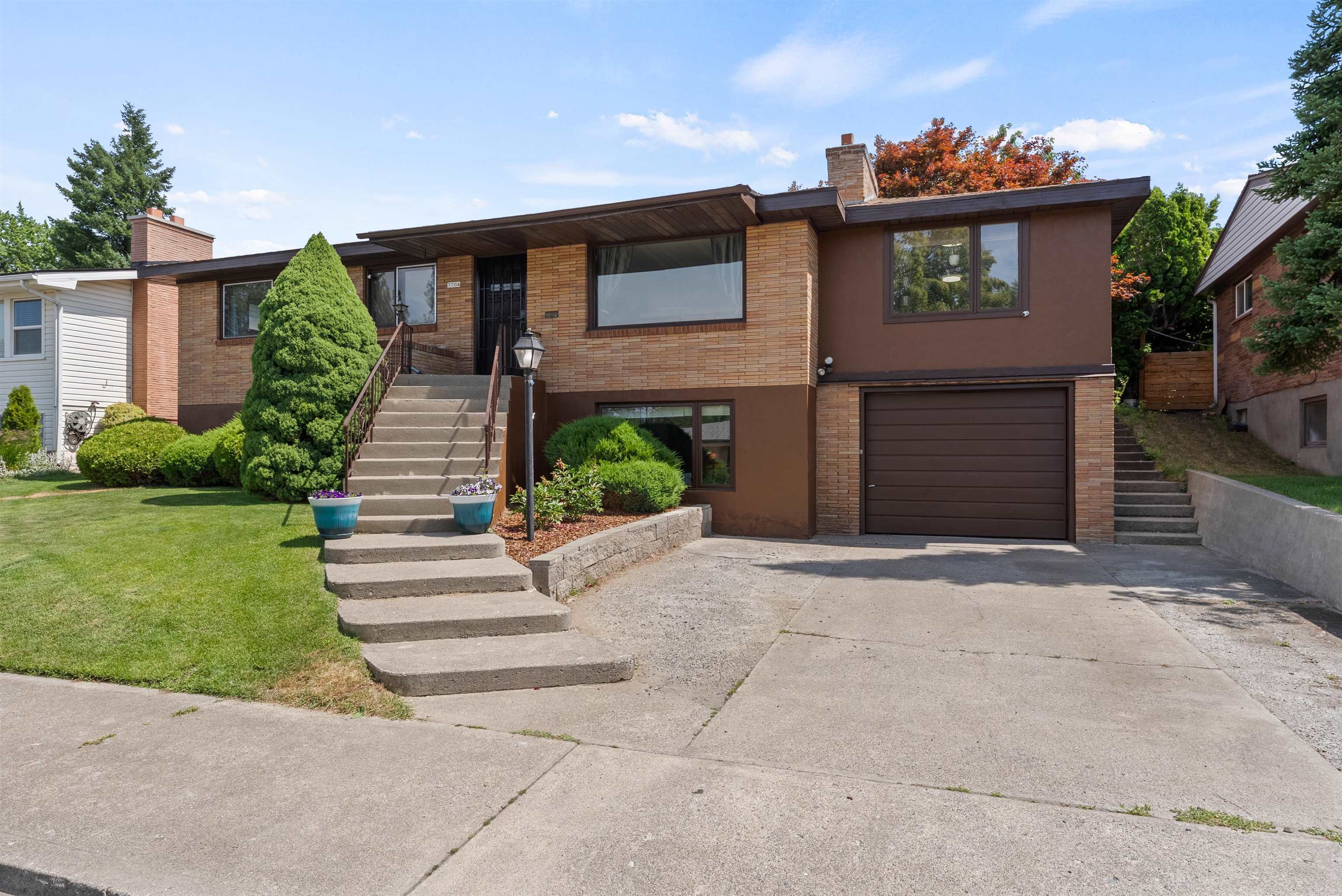 5704 N Sutherlin St  Spokane WA 99205 photo