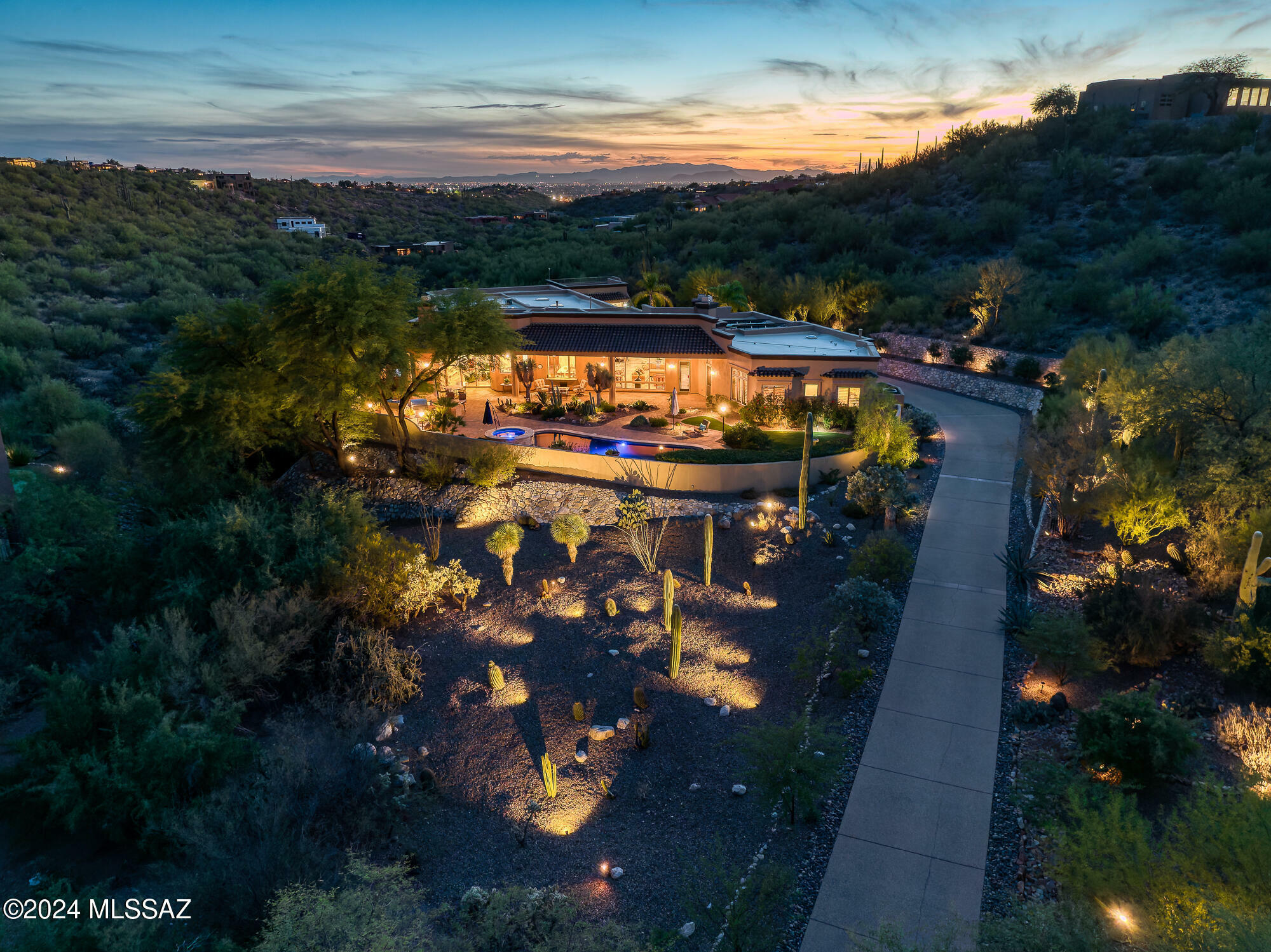 Property Photo: 5043 N Marlin Canyon Place AZ 85750