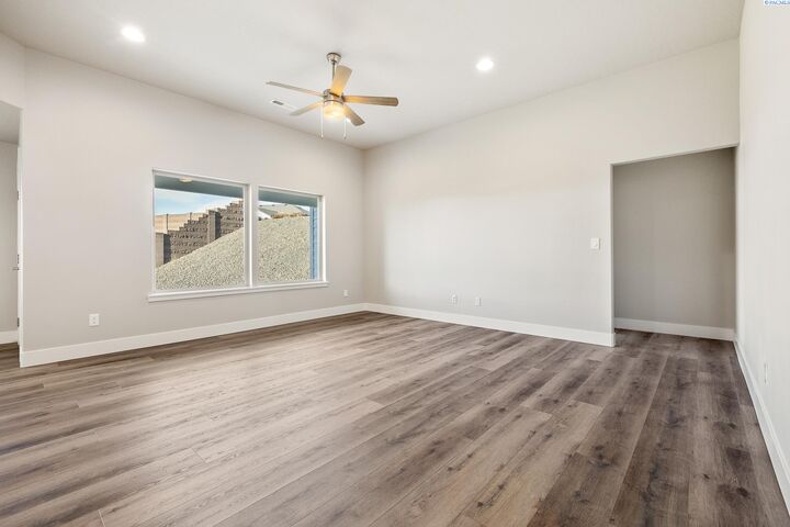 Property Photo: 3054 S Quay St WA 99338
