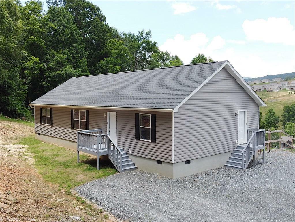 Property Photo: 242 Hickory Heights Drive NC 28607
