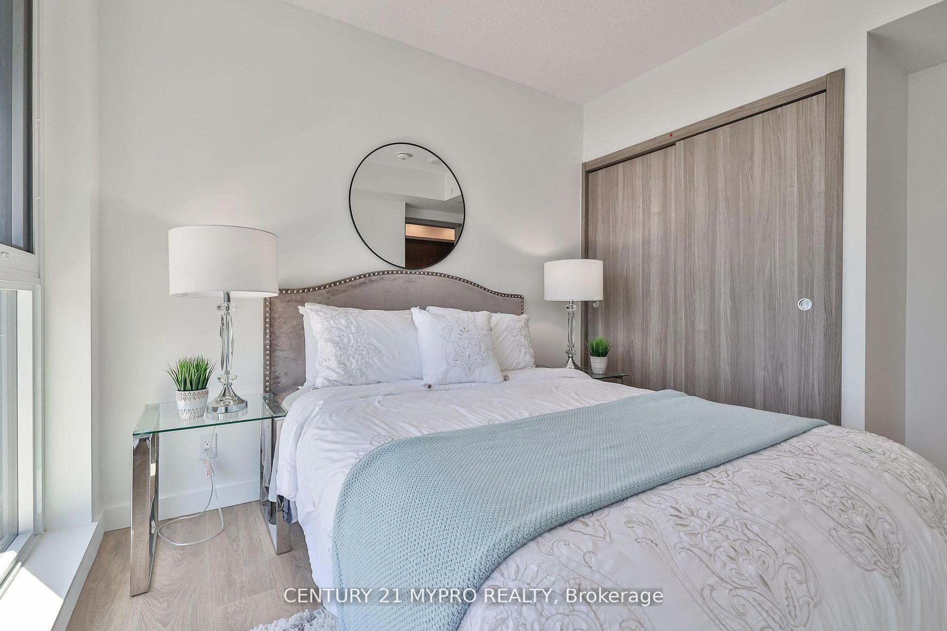 Property Photo:  38 Widmer Street 4306  ON M5V 0P7 