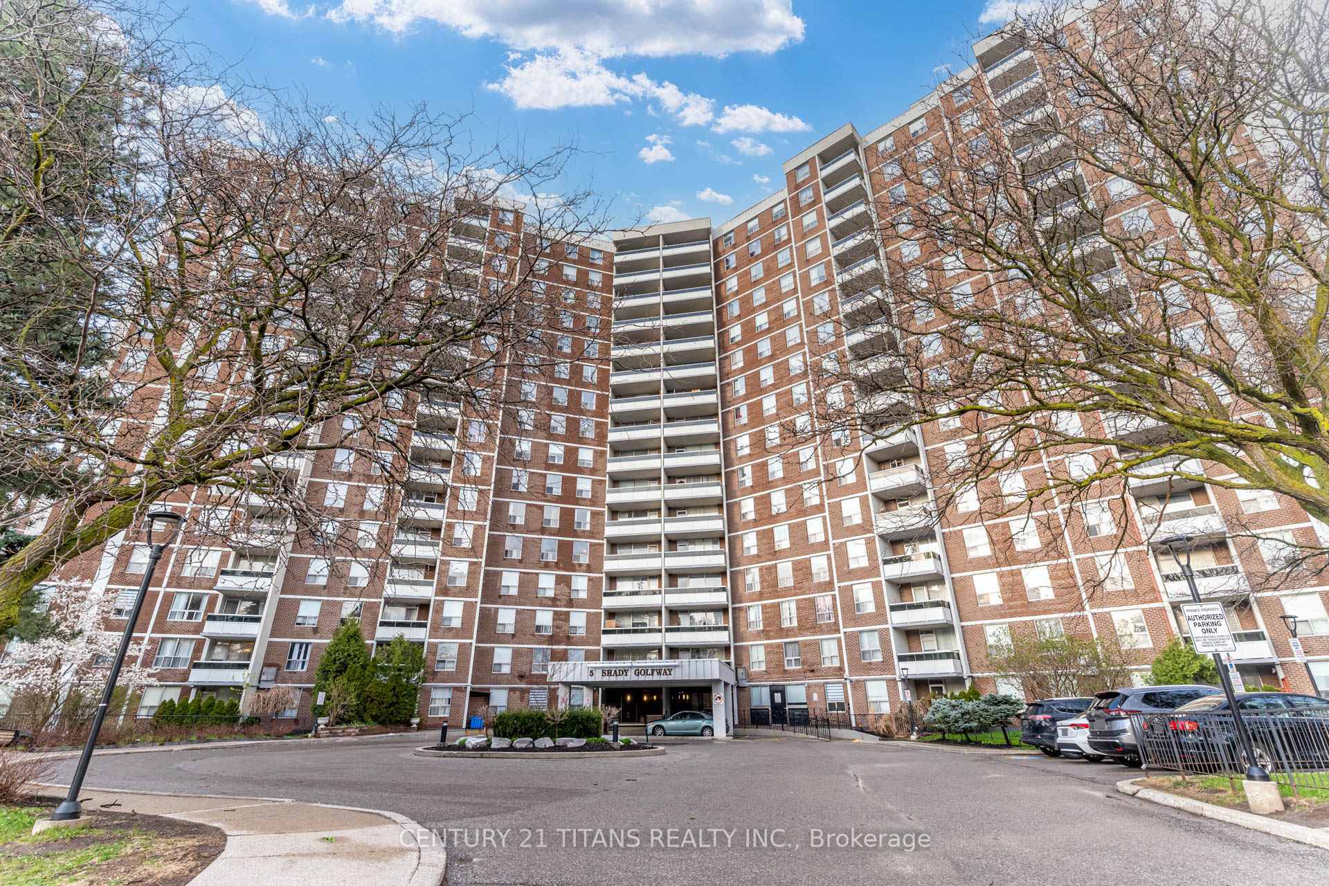 Property Photo:  5 Shady Golfway N/A 1510  ON M3C 3A5 