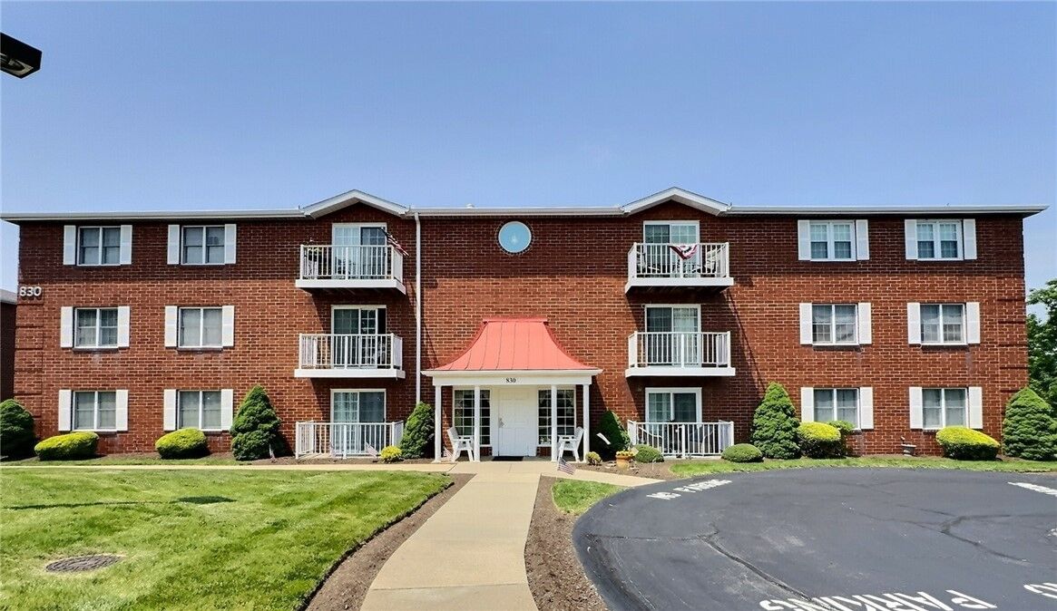 Property Photo: 830 S Main St 206 PA 15301
