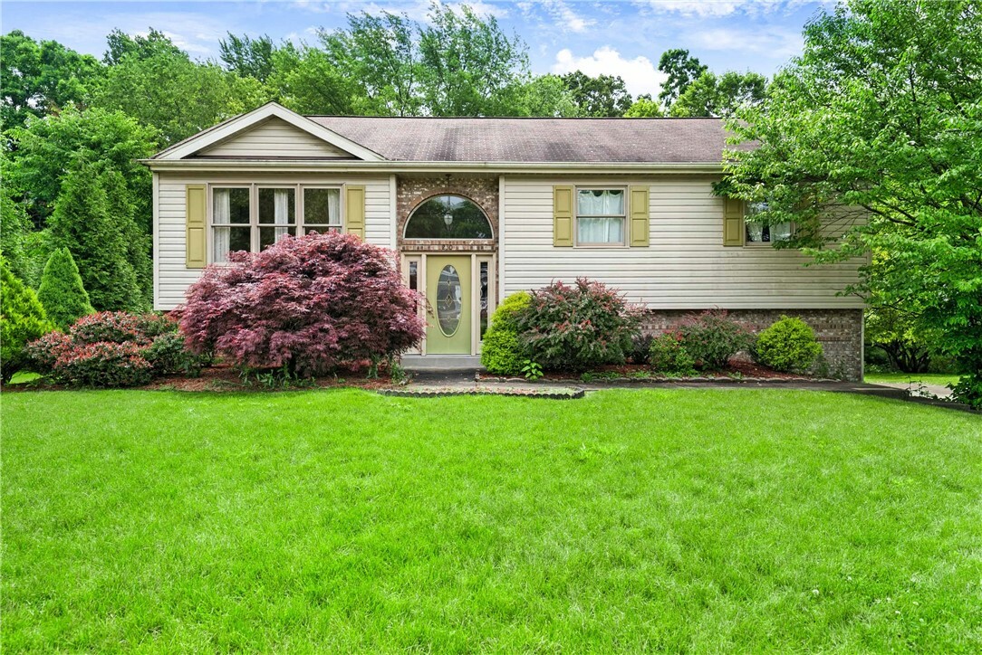 Property Photo: 230 Whitehaven Dr PA 15044
