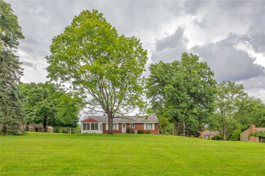 Property Photo: 2349 Fairlawn Dr PA 15237
