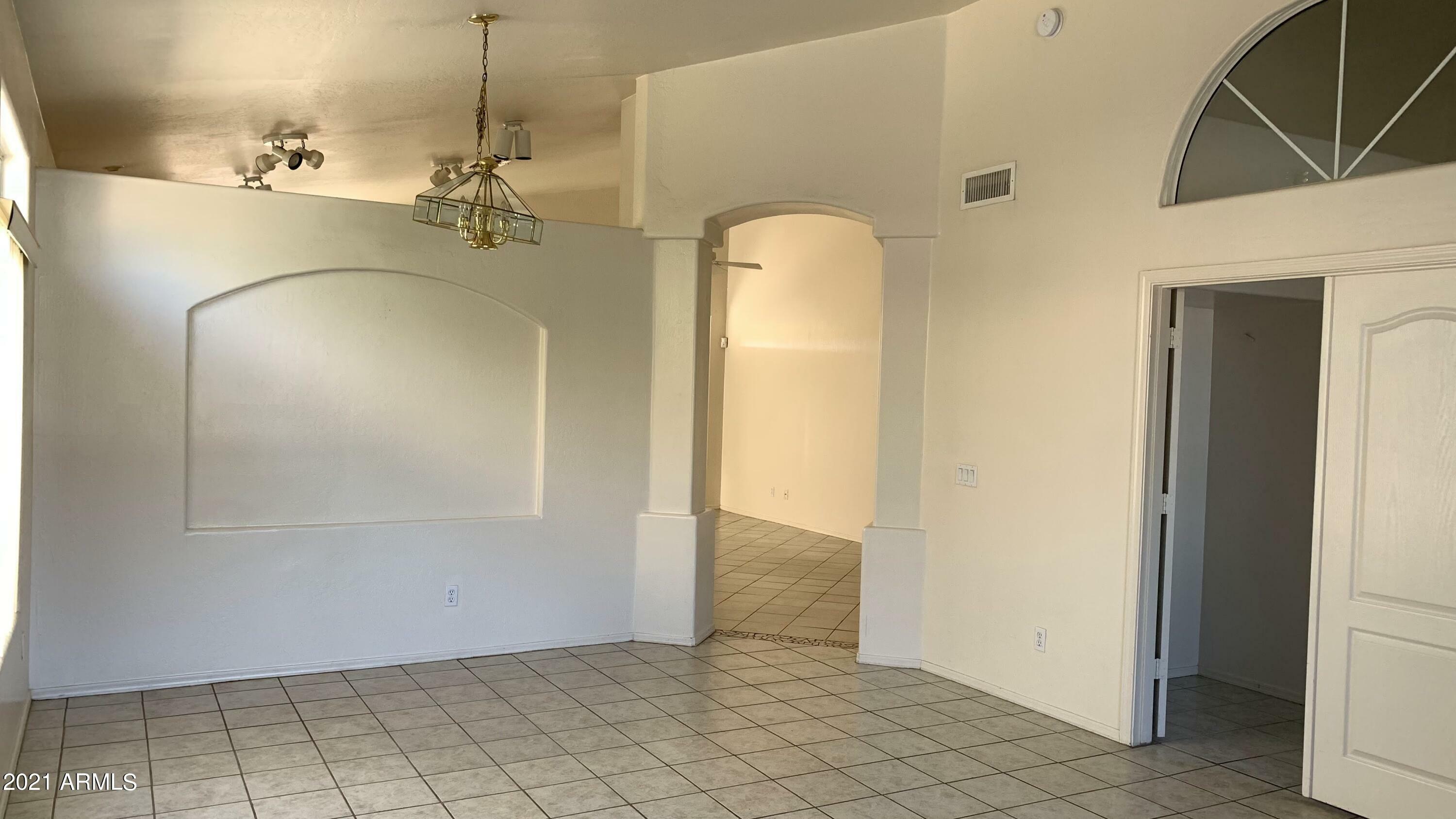 Property Photo: 13757 W Vernon Avenue AZ 85395