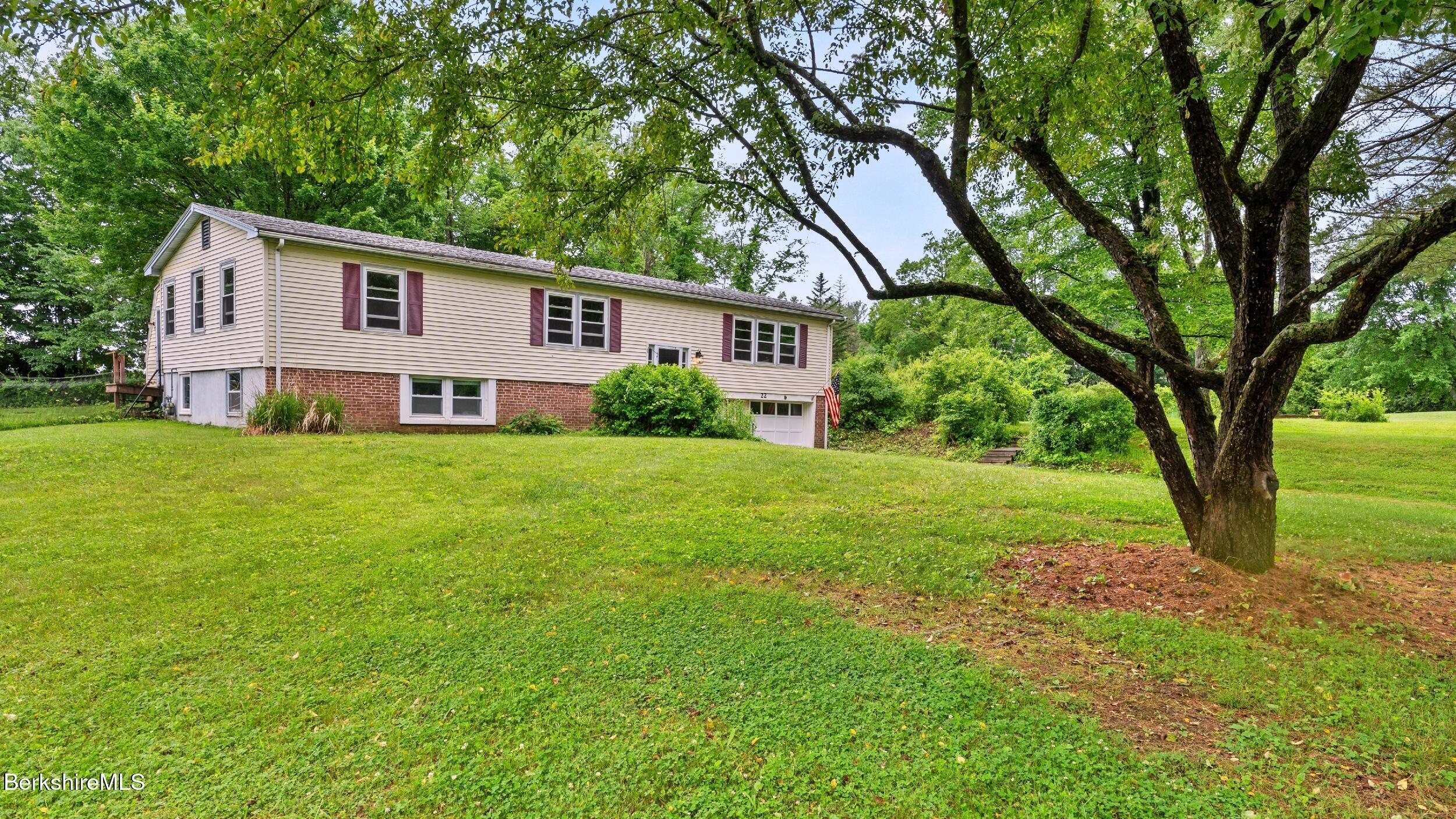 22 Delafield Dr  Lenox MA 01240 photo