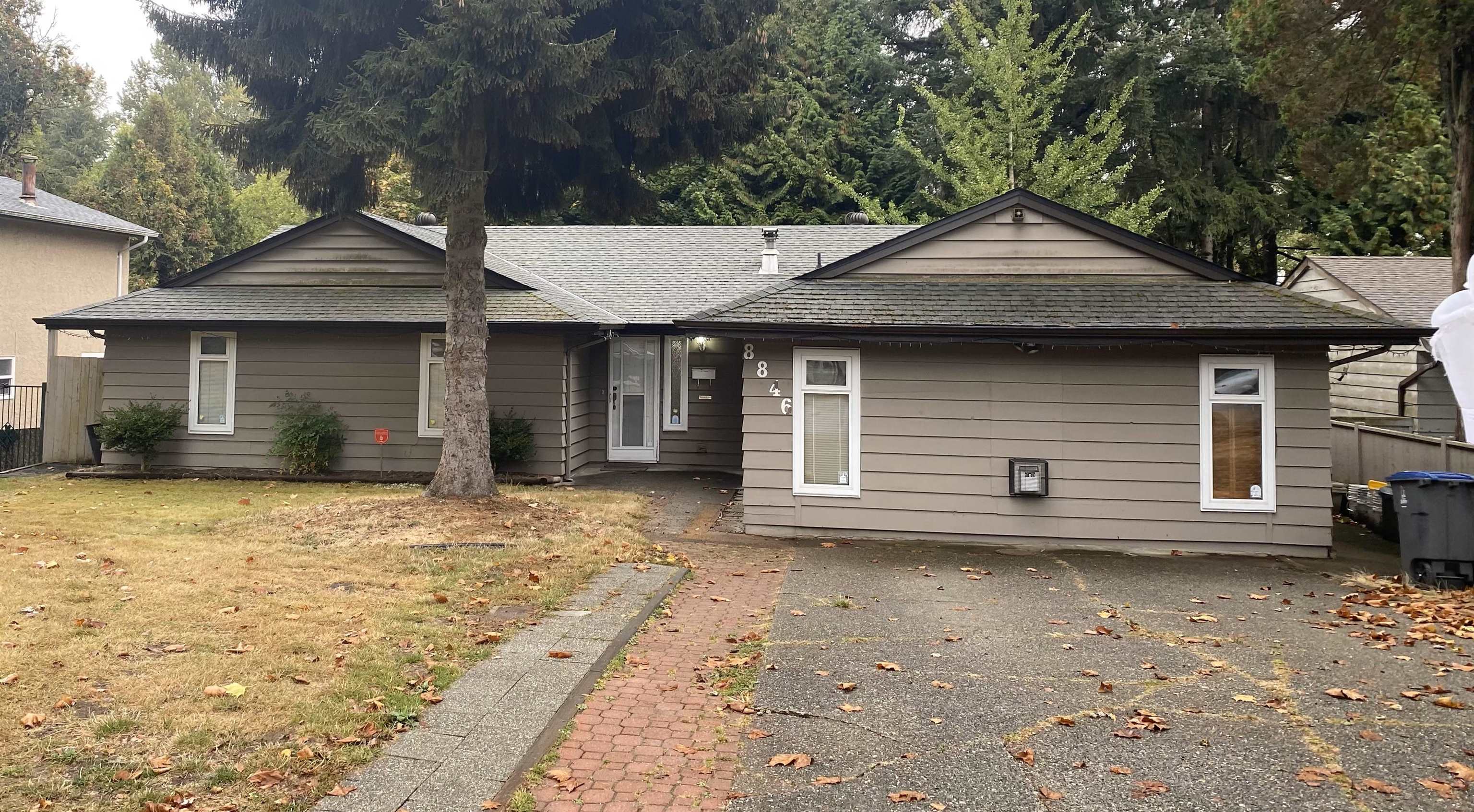8846 Queen Mary Boulevard  Surrey BC V3V 6X2 photo