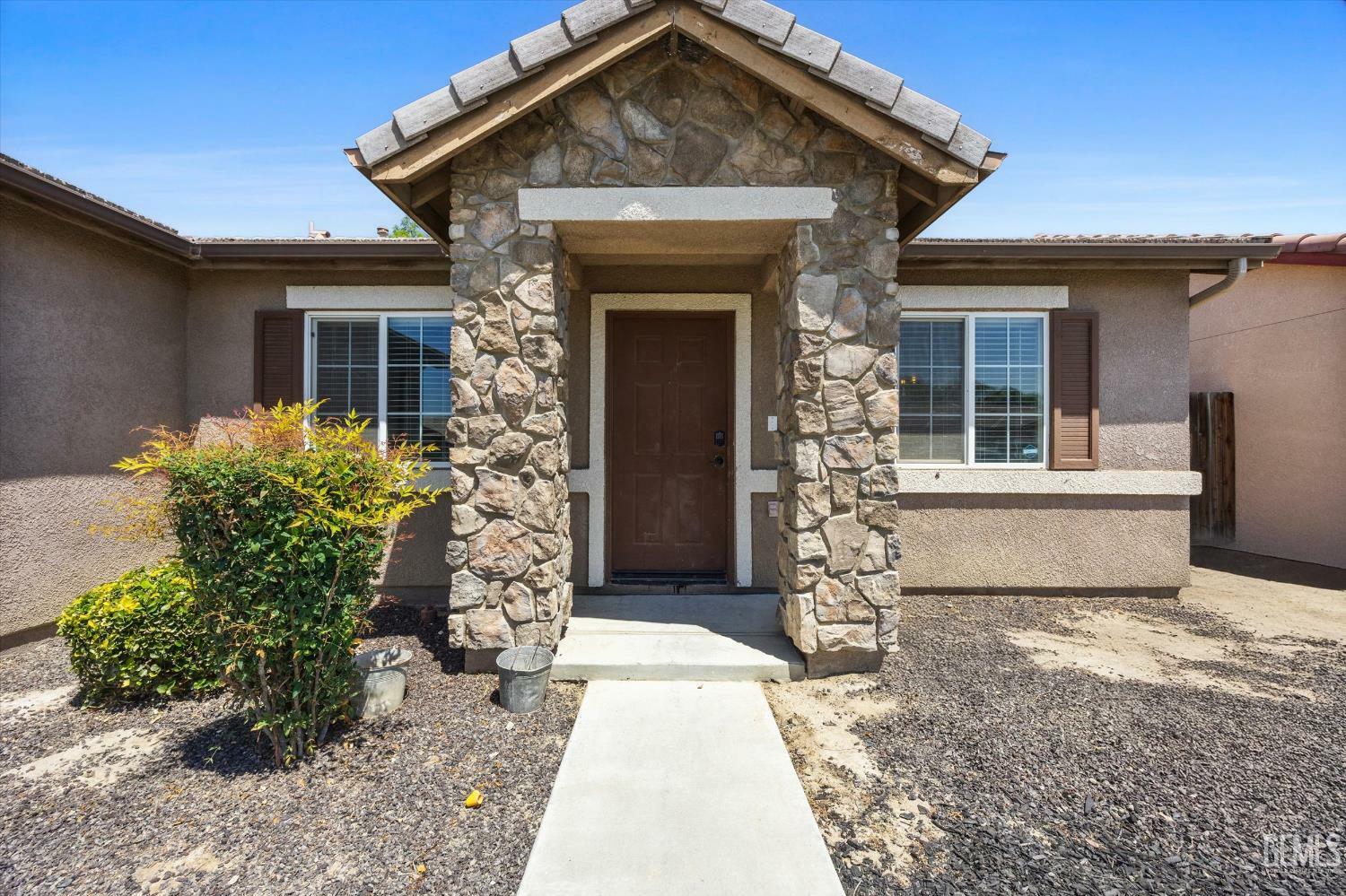 Property Photo: 11602 Trabancos Drive CA 93311