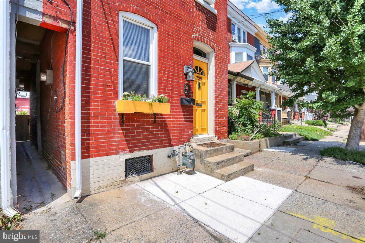 Property Photo:  729 E Chestnut Street  PA 17602 