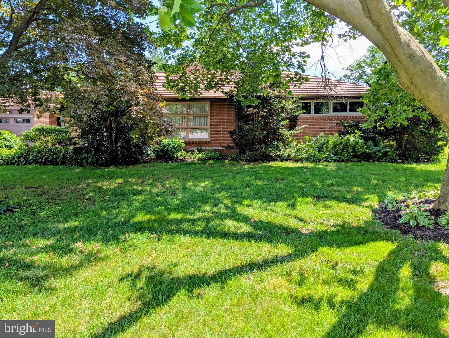 Property Photo: 201 N Linden Street PA 19551