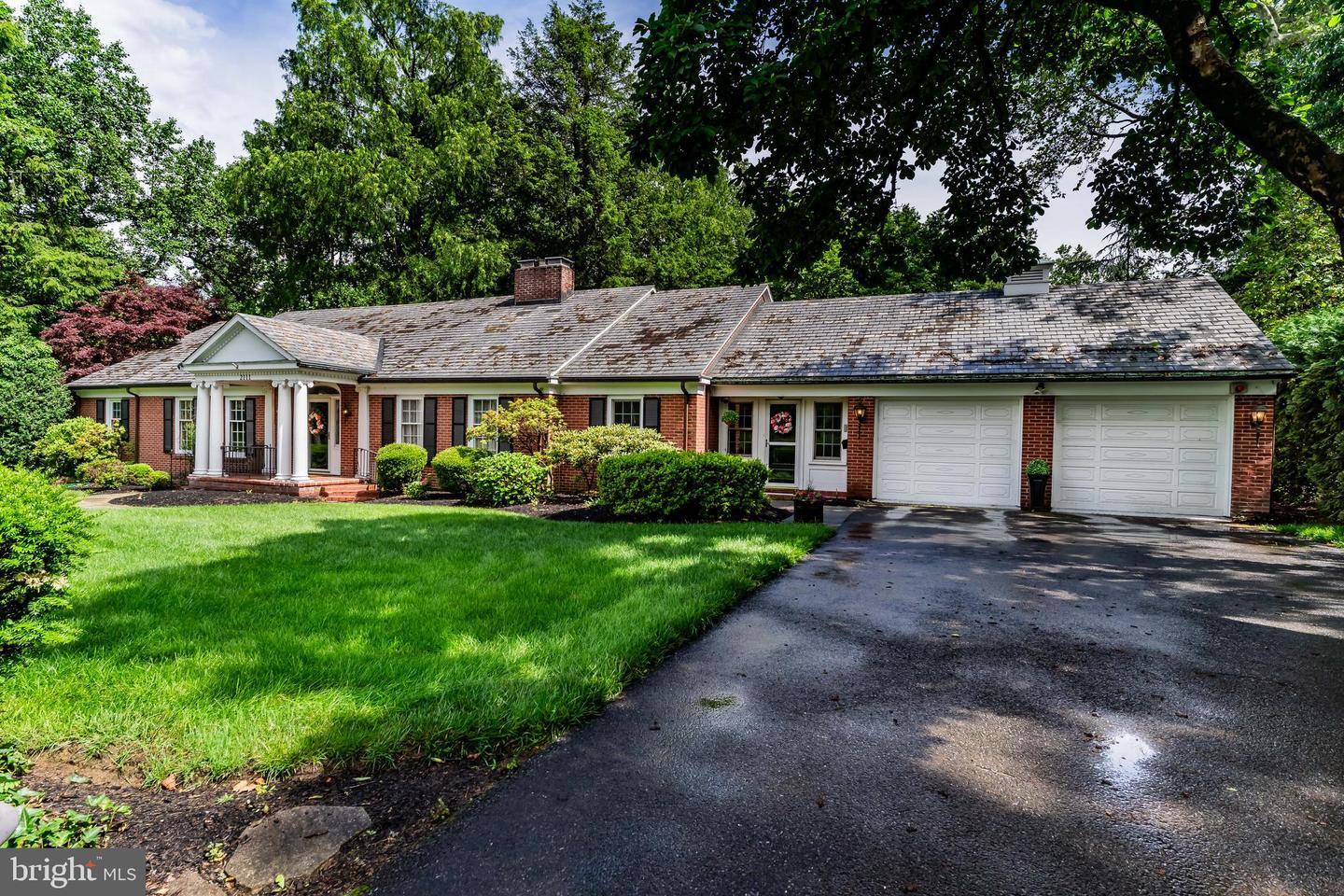 Property Photo: 2111 Bellevue Road PA 17104