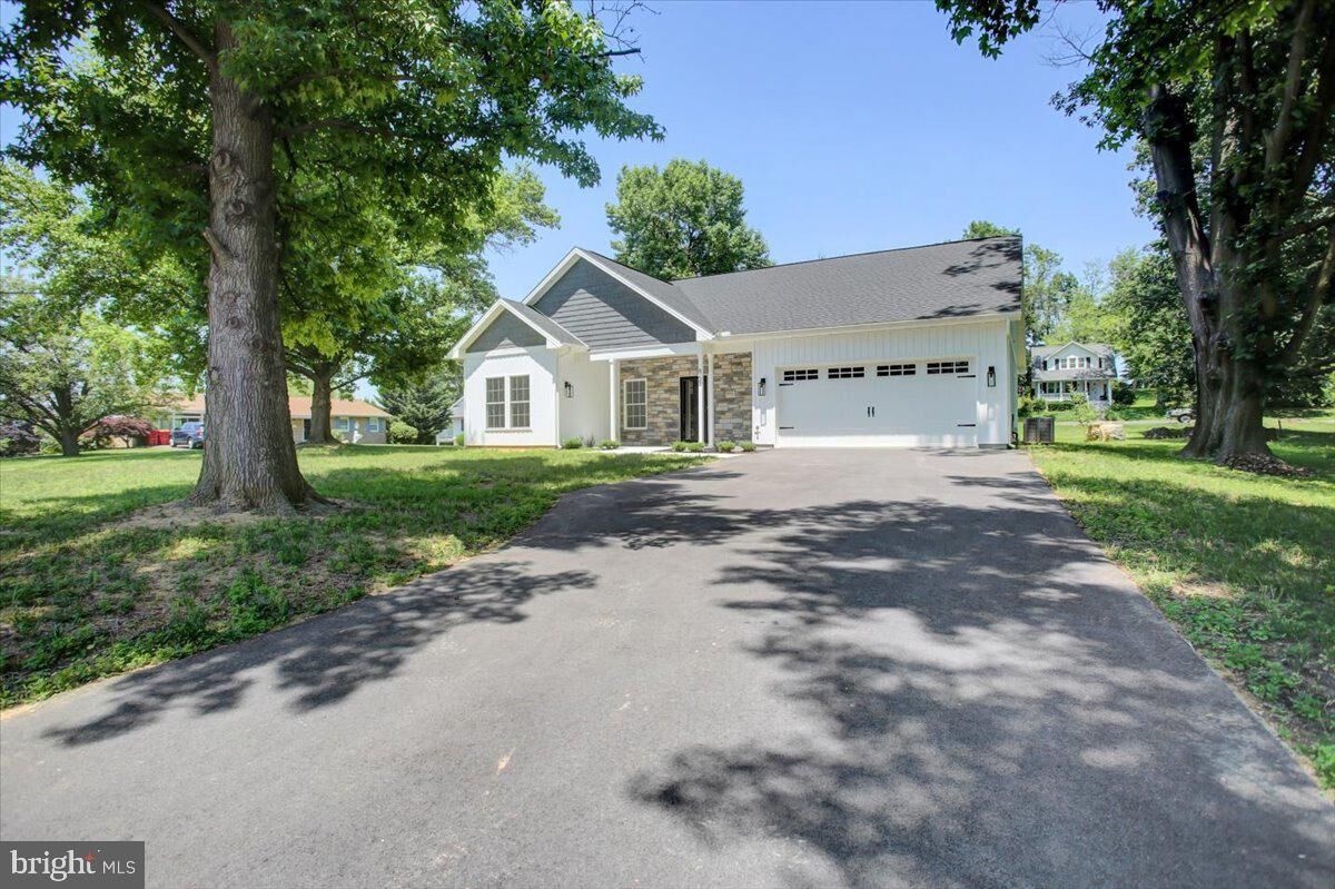 Property Photo:  865 Alandale Drive  PA 17202 
