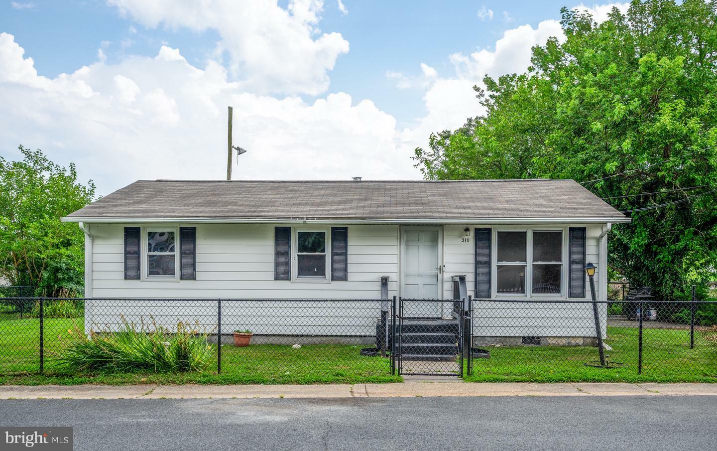 Property Photo:  310 Franklin Street  VA 22443 