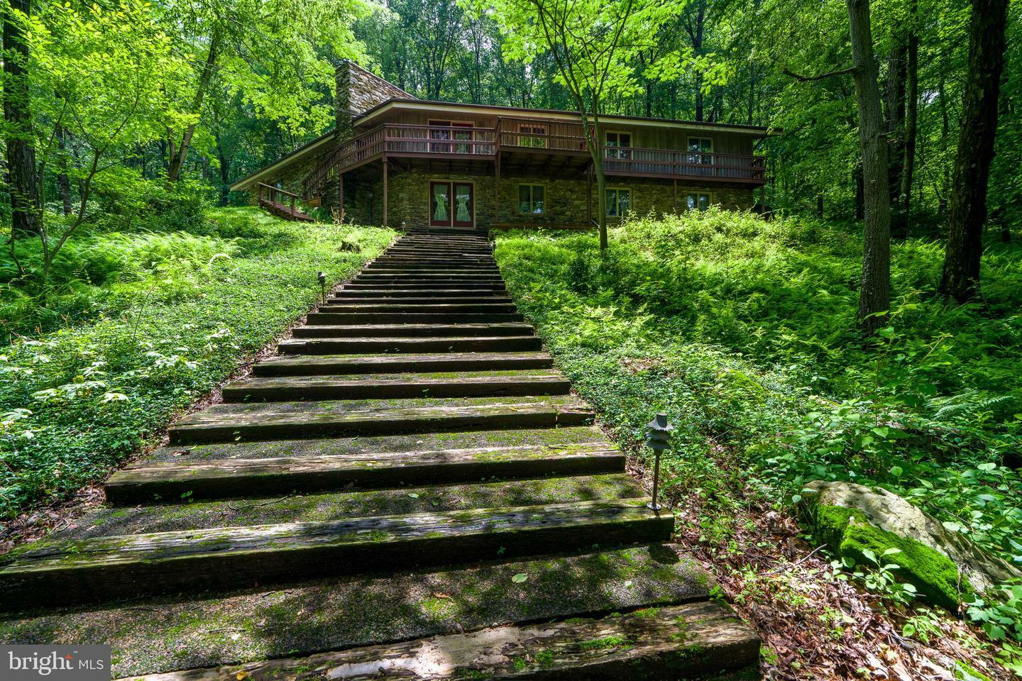 Property Photo:  135 Fraelich Road  PA 17517 