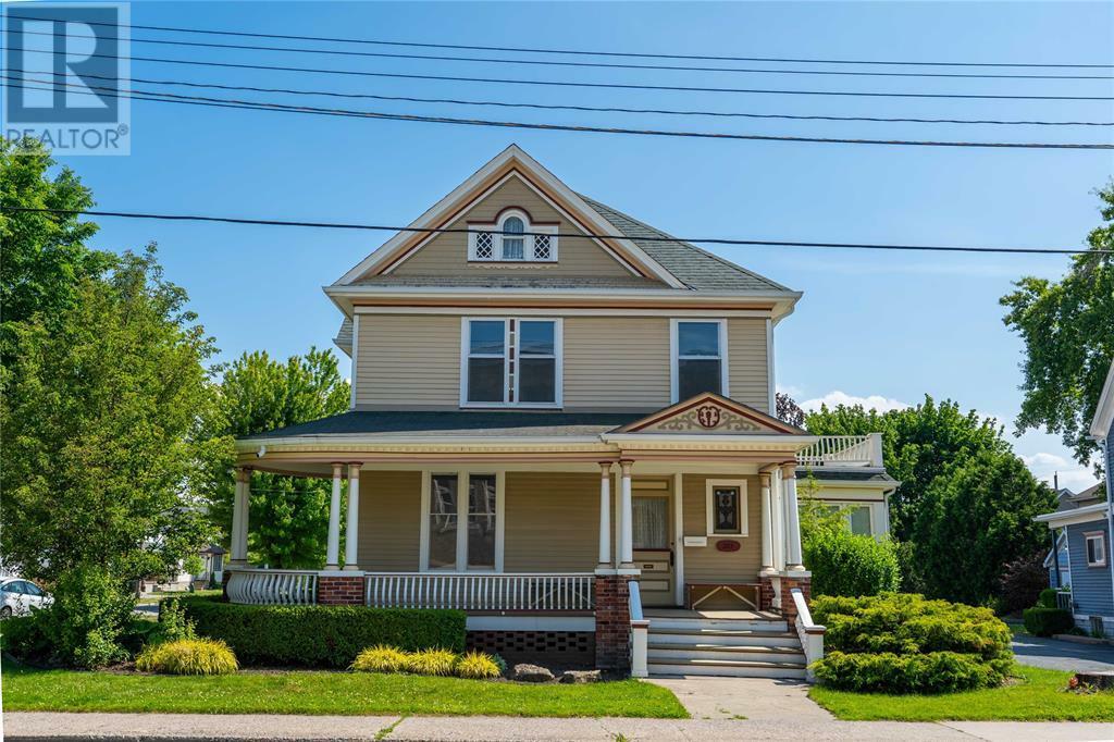 Photo de la propriété:  223 George Street  ON N7T 4H8 