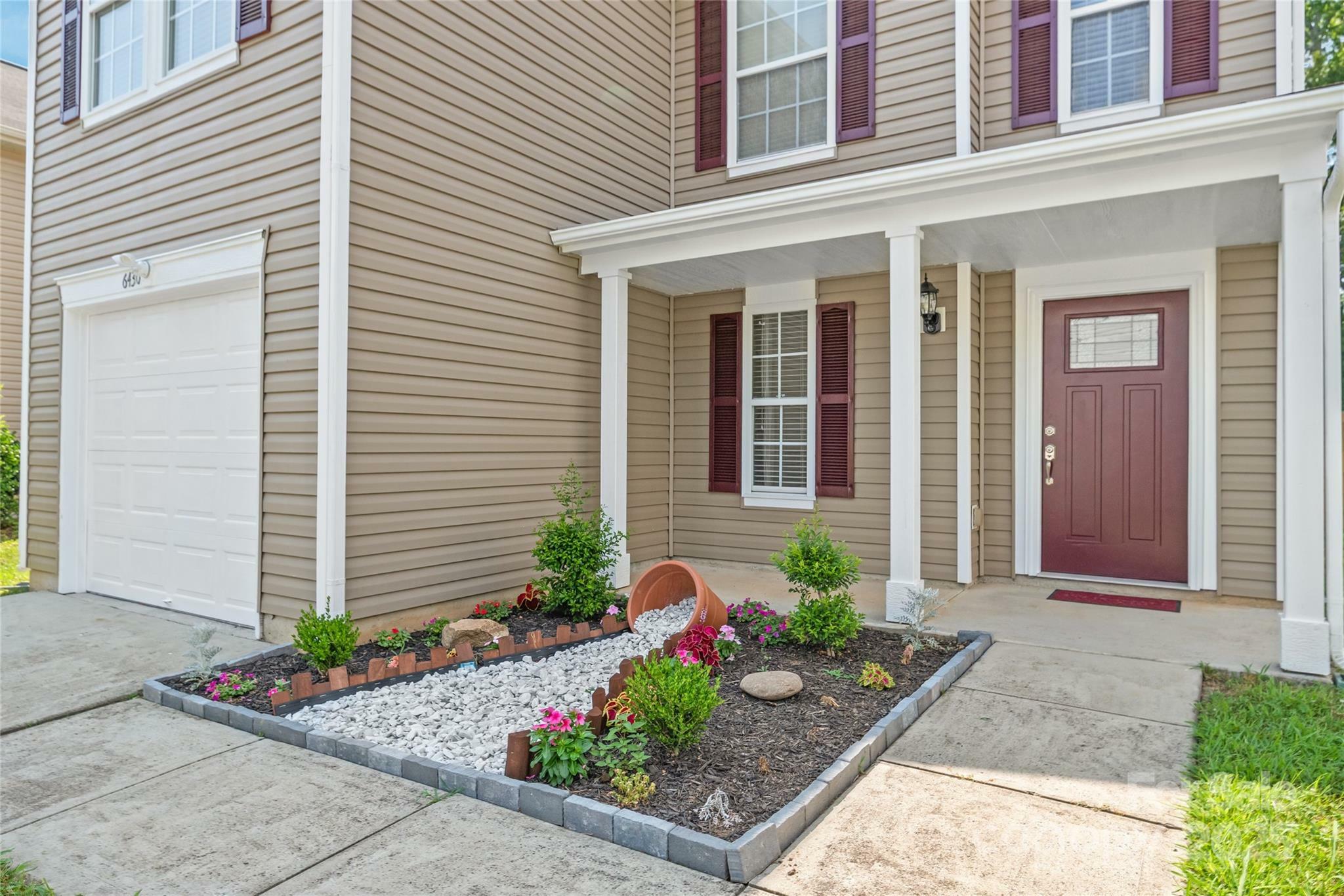 Property Photo: 6430 Matlea Court NC 28215