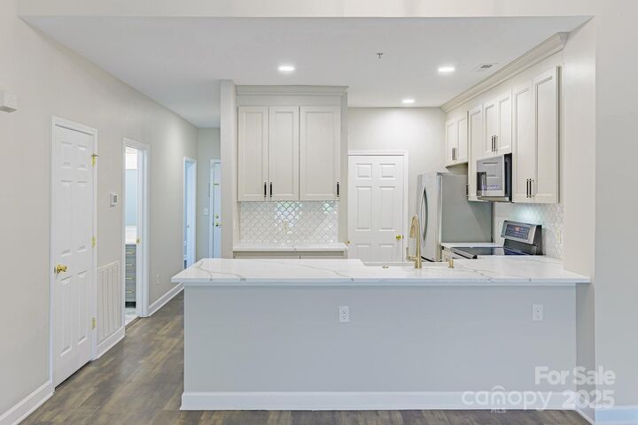 Property Photo: 795 Peninsula Drive NC 28036