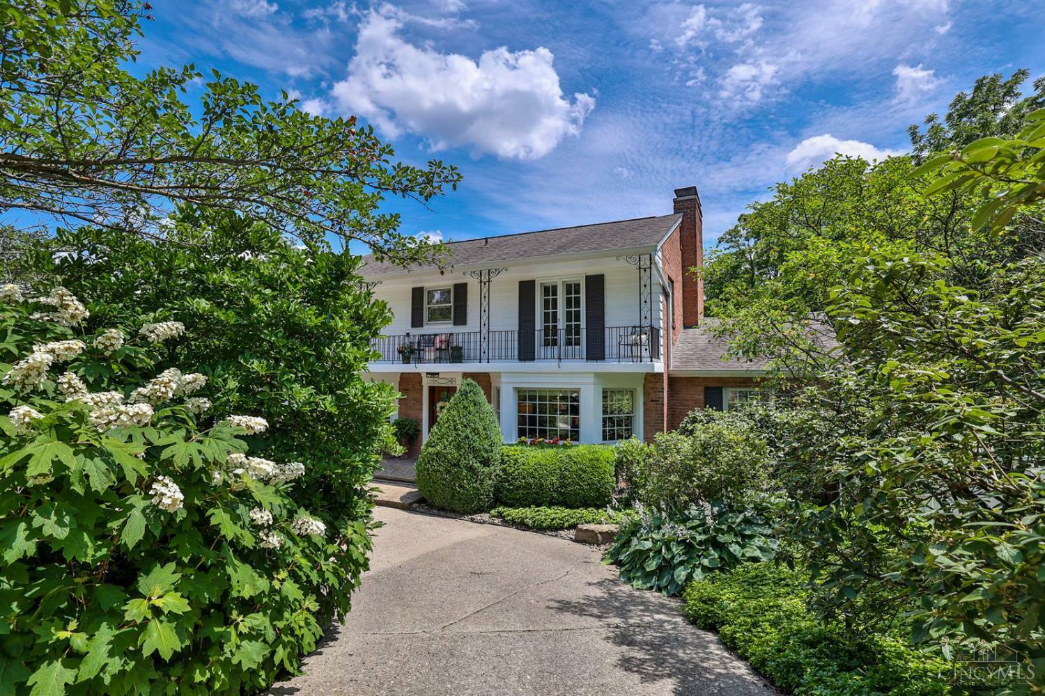 Property Photo: 305 Compton Hills Drive OH 45215