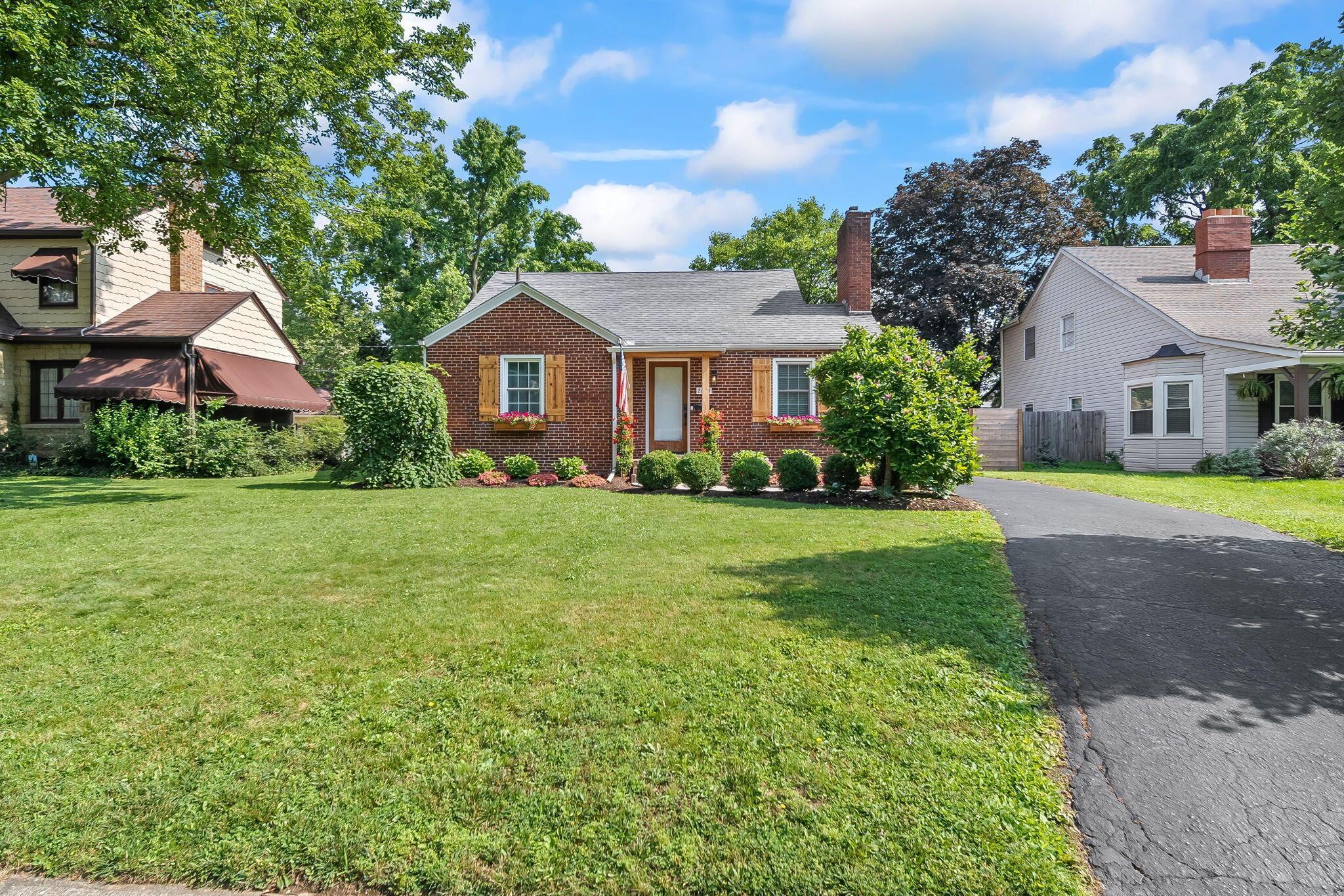 Property Photo:  2698 Ruhl Avenue  OH 43209 