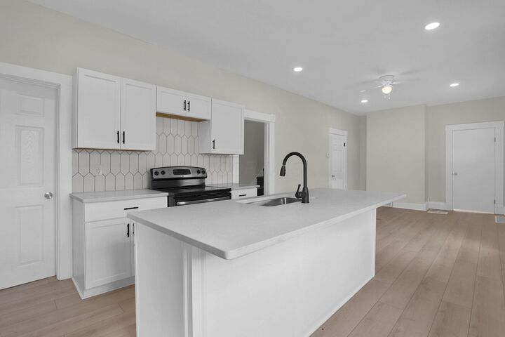 Property Photo:  33 N Hartford Avenue  OH 43222