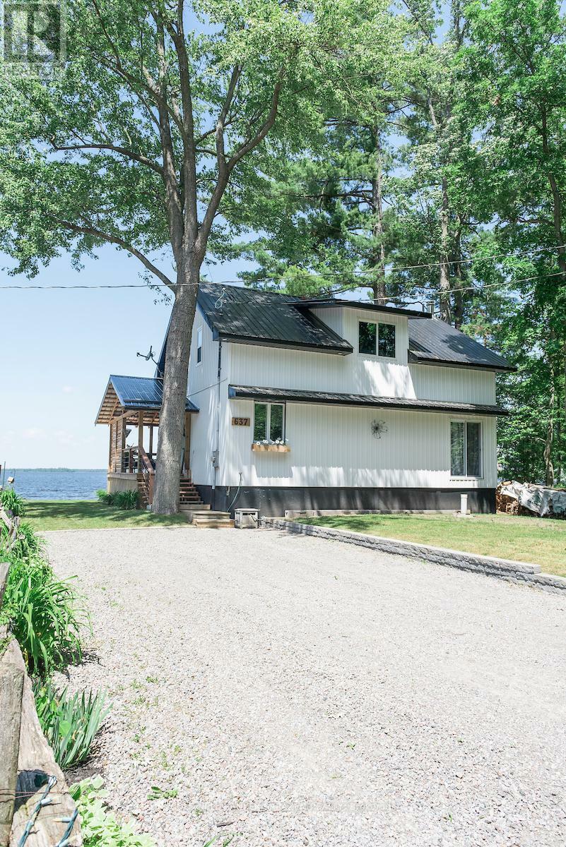 Property Photo: 637 McEwen Lane ON K7V 3Z8
