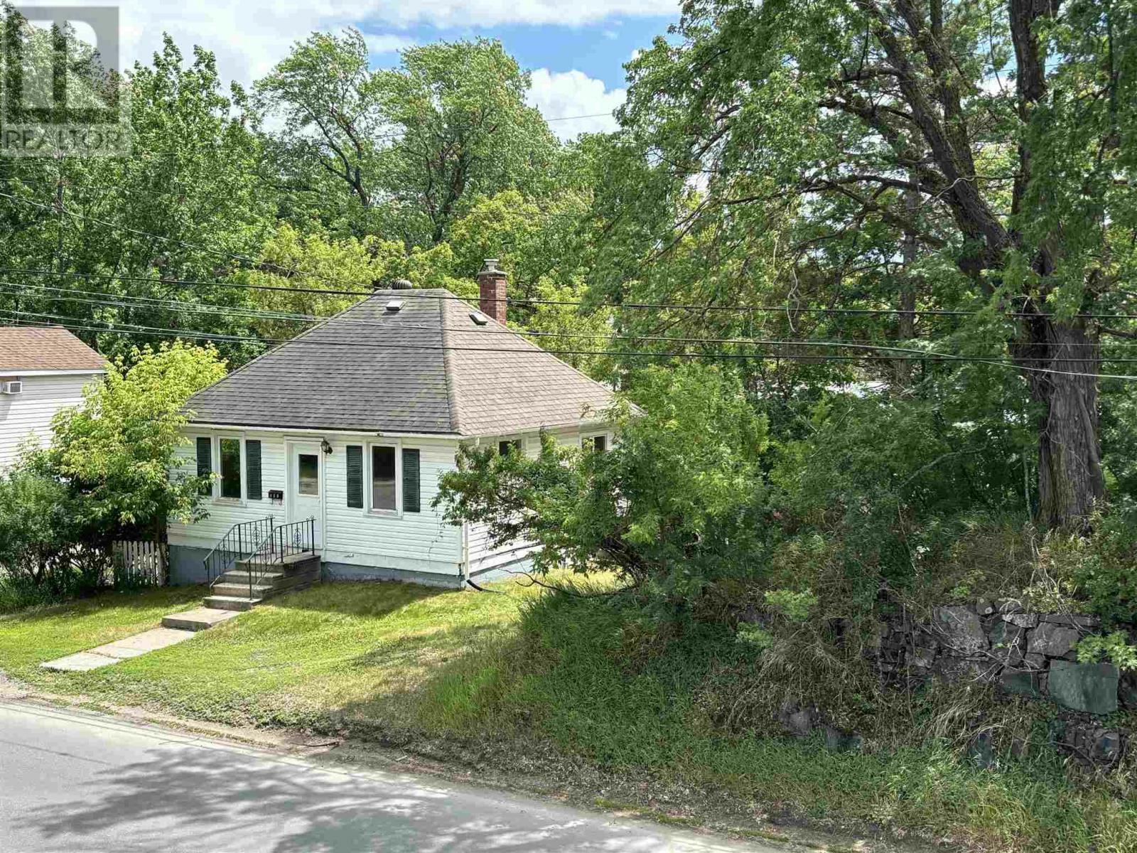 Photo de la propriété: 305 Fifth St S ON P9N 1L4