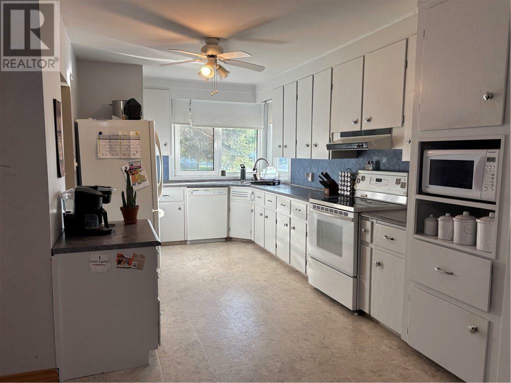 Property Photo: 2 Oakwood Avenue ON P0M 1H0