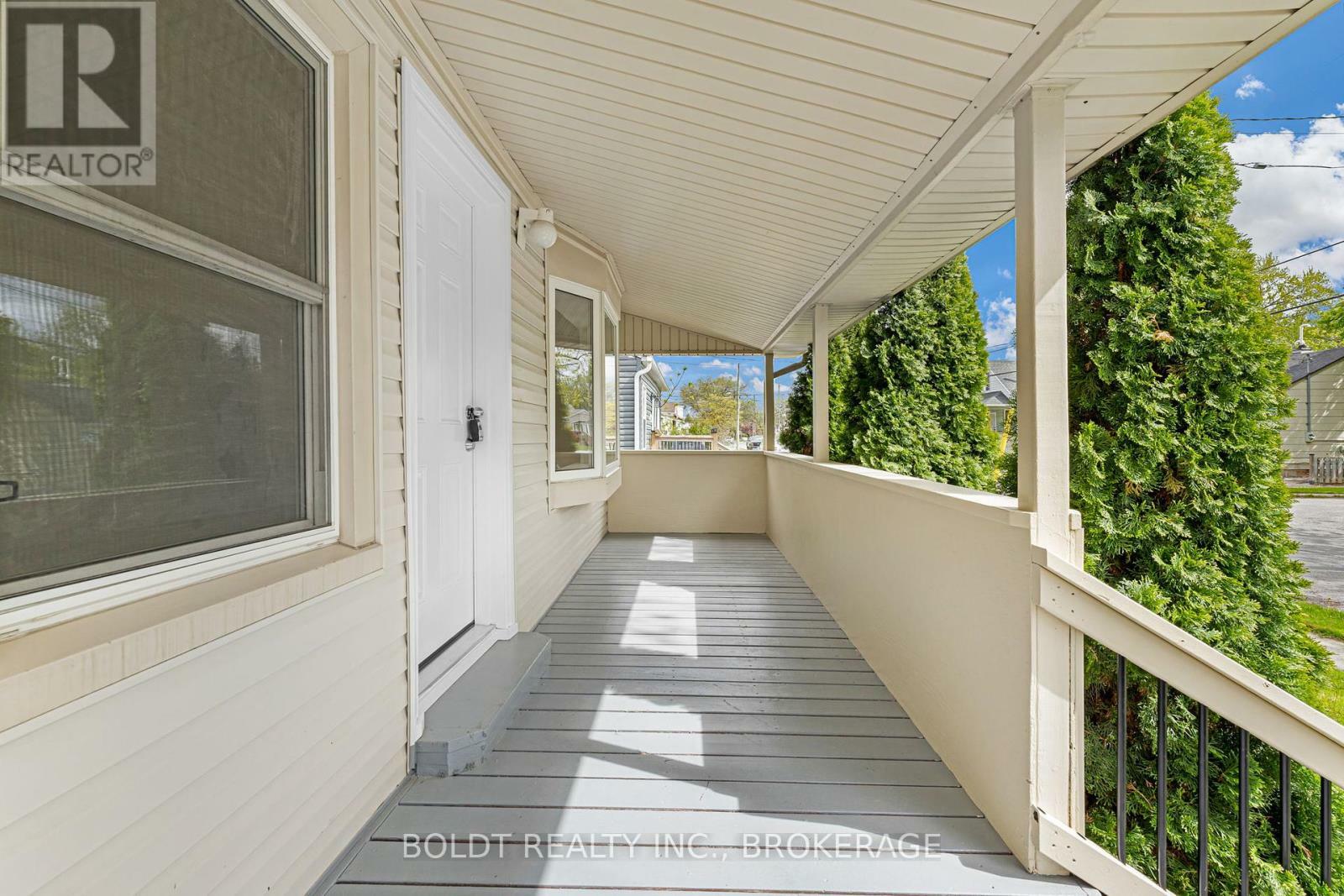 Property Photo:  29 Parkview Road  ON L2M 5R8 