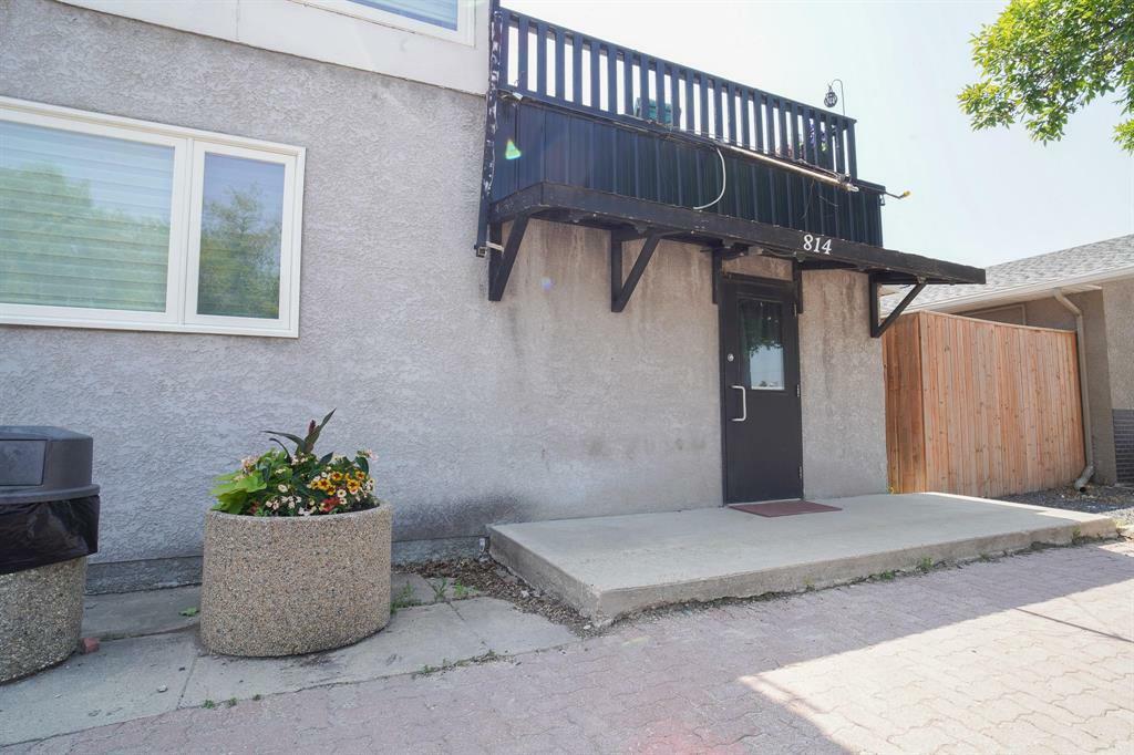Property Photo:  814 Park Avenue  MB R0E 0C0 
