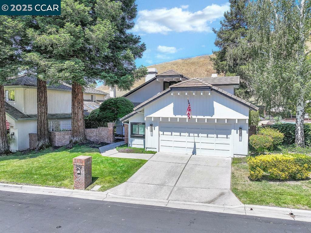 Property Photo: 959 Redwood Dr CA 94506