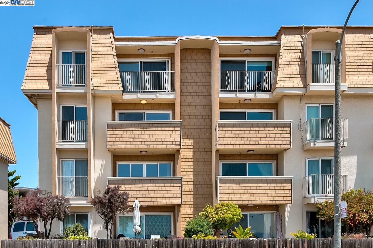 Property Photo: 1001 Shoreline Dr 301 CA 94501