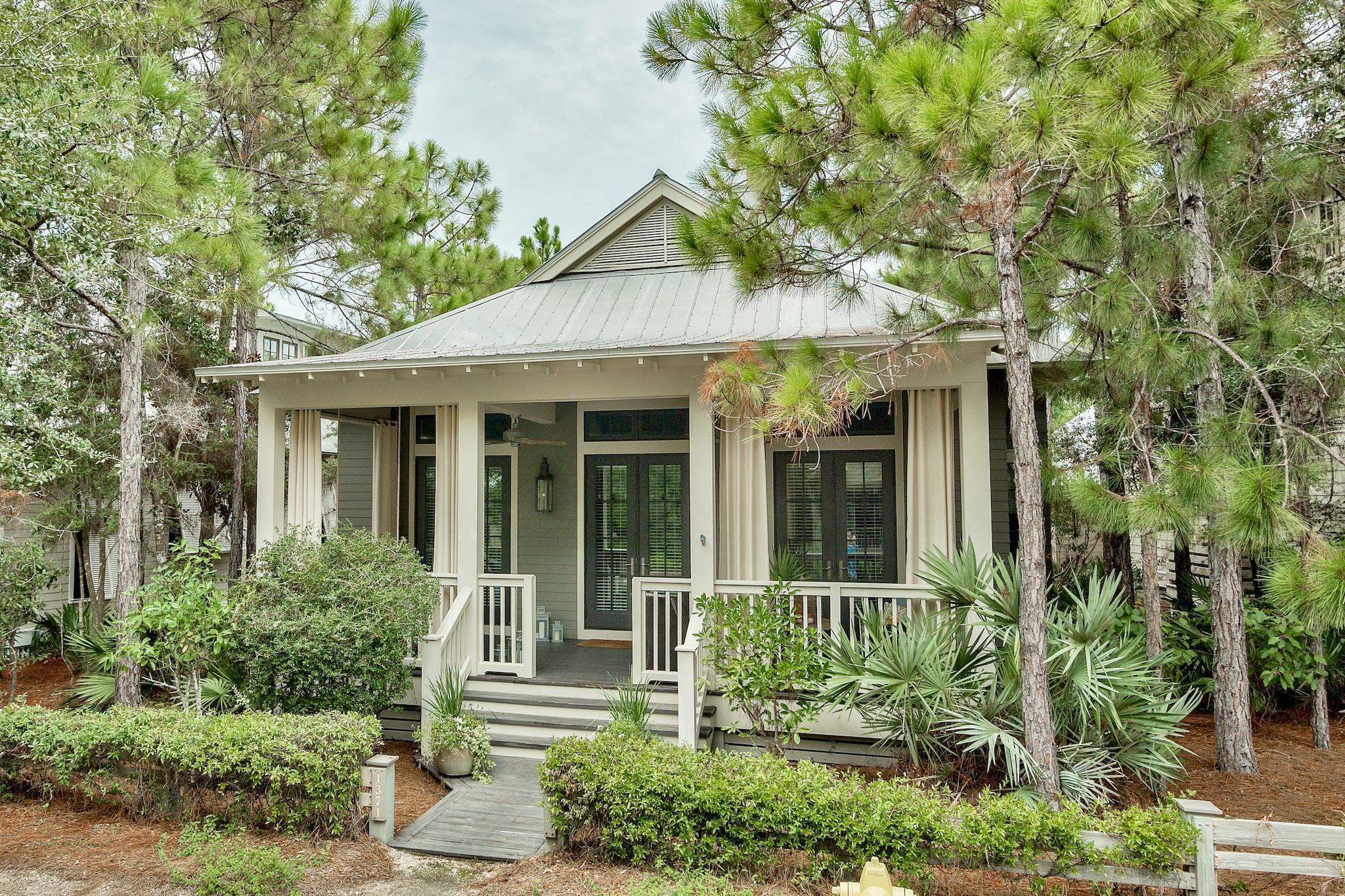 Property Photo: 1371 Western Lake Drive FL 32459