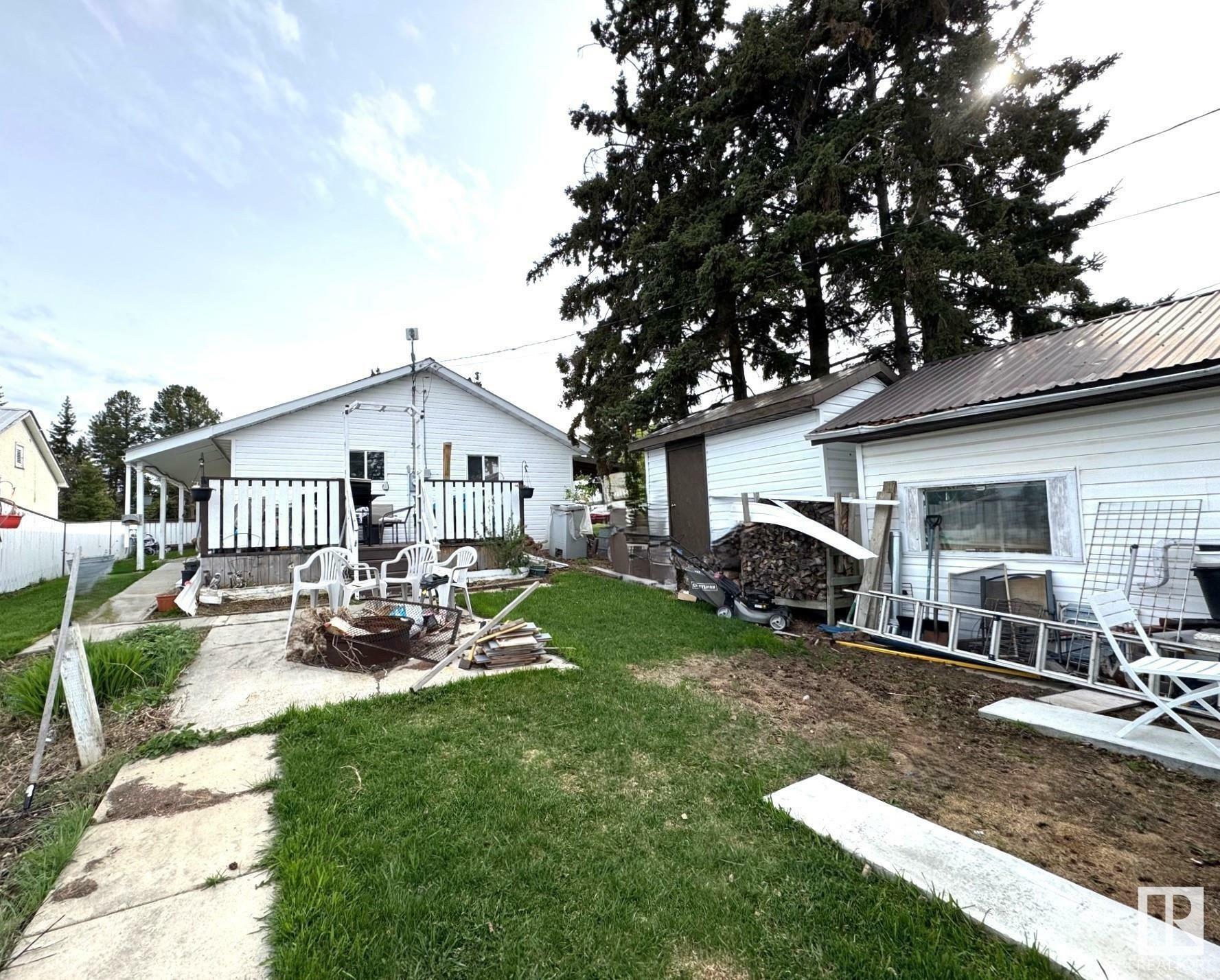 Property Photo: 5012 48 Avenue AB T0E 0T0