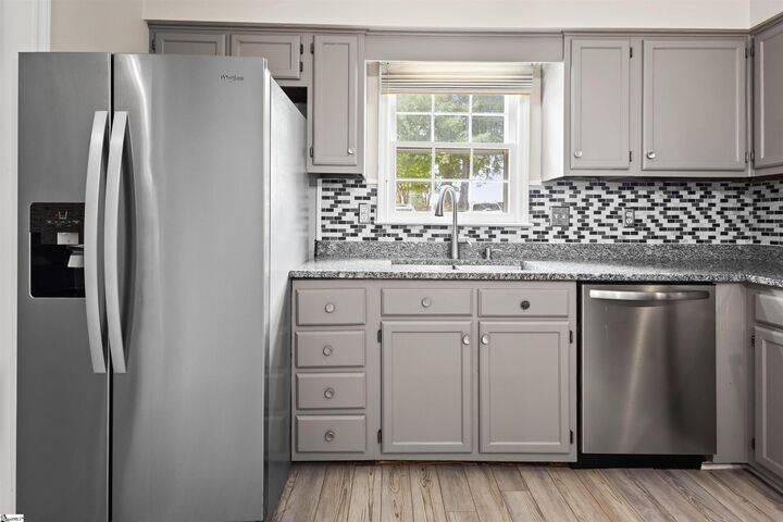 Property Photo: 104 E Bay Court SC 29644