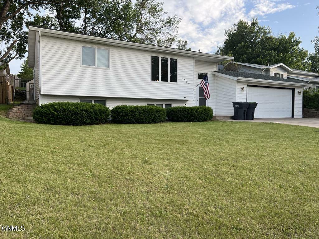 1309 16th Street SE  Mandan ND 58554 photo