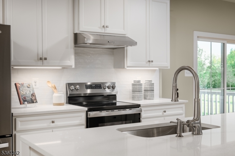 Property Photo:  7 Glacier Way  NJ 08867 